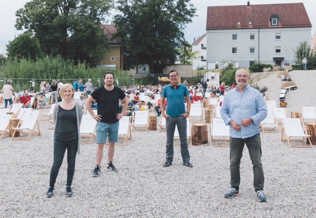 v.l.n.r. Daniela Bergauer und Michael Hehl (LILIOM Augsburg), Uwe Wagner (Kulturamtsleiter Gersthofen), Michael Wörle (1. Bürgermeister Gersthofen)